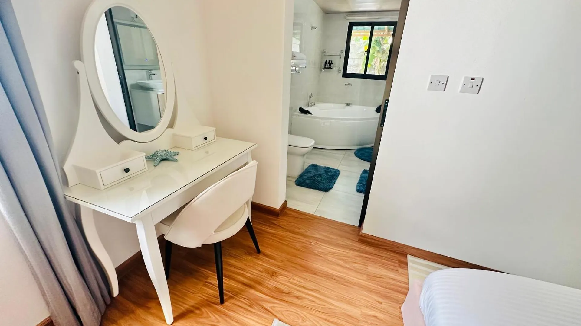 The Sea Bed Seychelles Apartment Beau Vallon  0*, Beau Vallon (Mahe) Seychelles